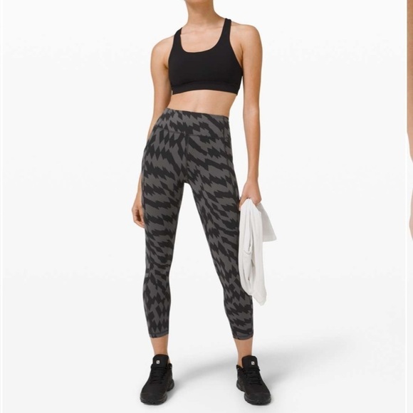 NWT Lululemon Invigorate High-Rise Tight 25"
Voltage Graphite Grey Black‎ size 4 - Picture 12 of 12